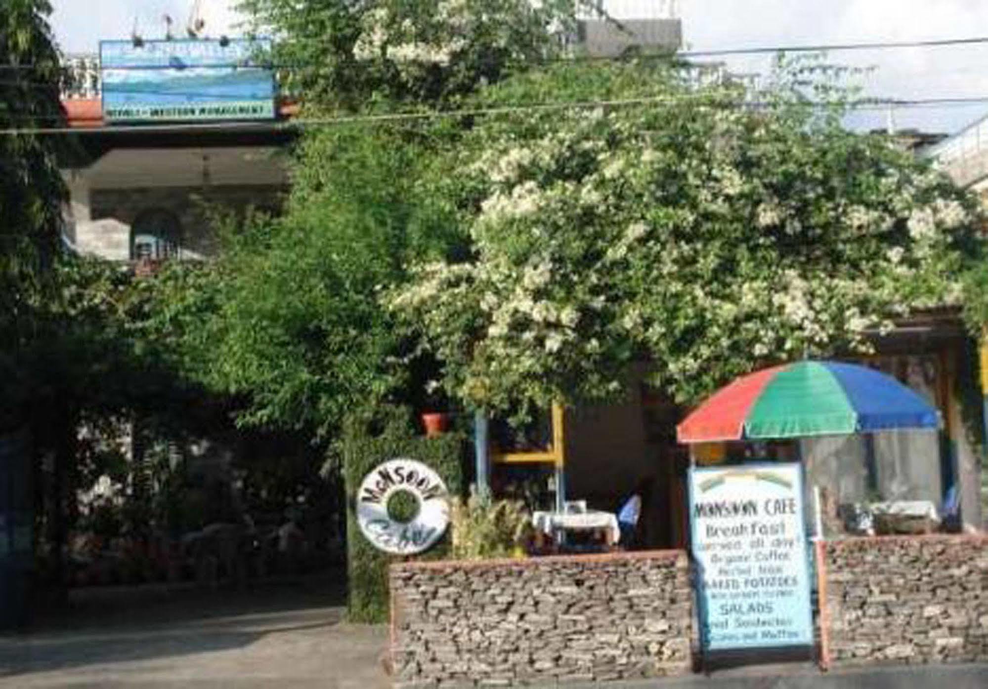 Sacred Valley Inn Pokhara Buitenkant foto