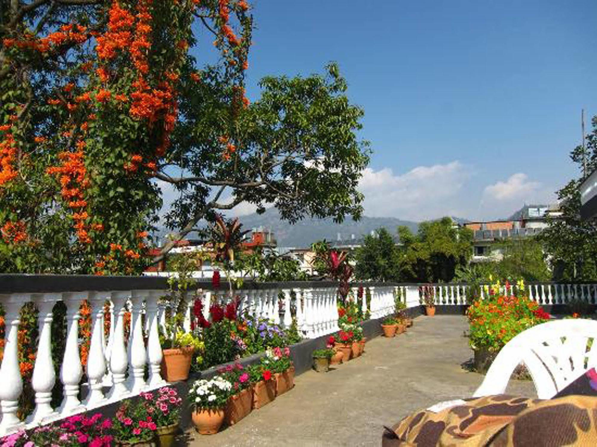 Sacred Valley Inn Pokhara Buitenkant foto