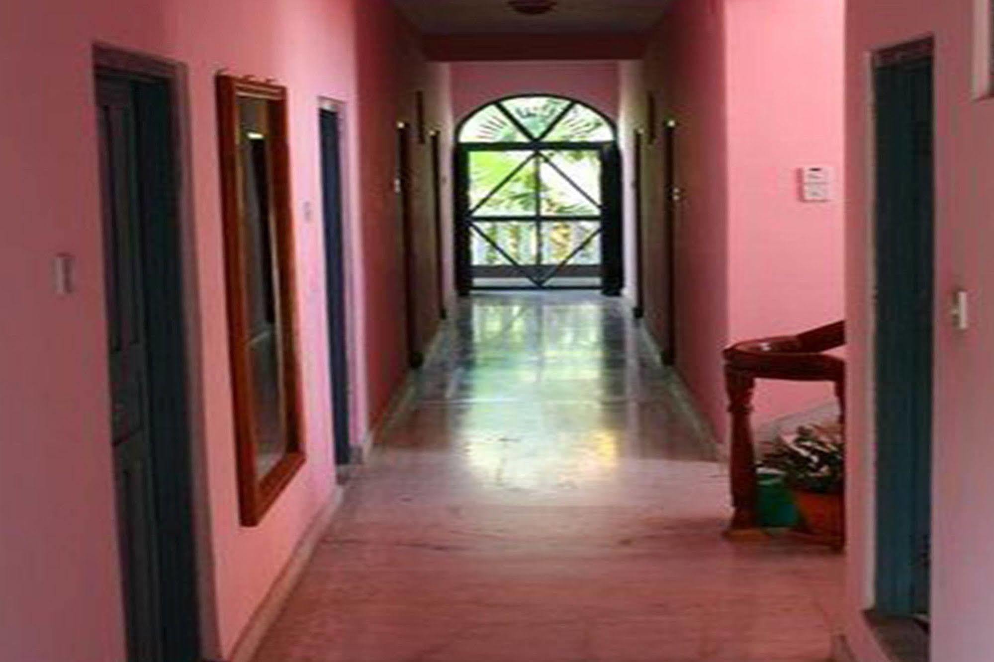 Sacred Valley Inn Pokhara Buitenkant foto