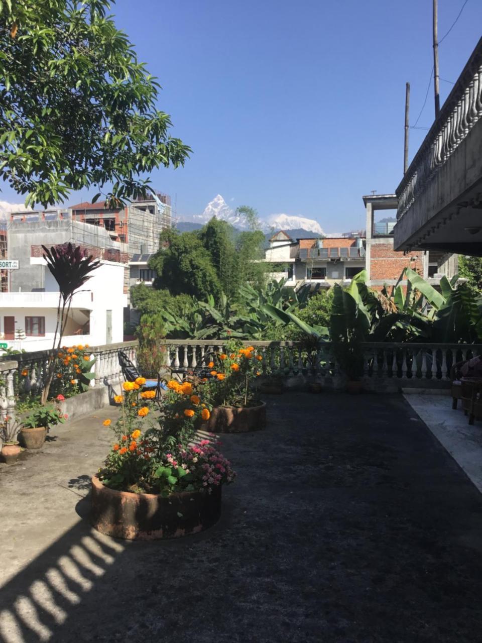 Sacred Valley Inn Pokhara Buitenkant foto