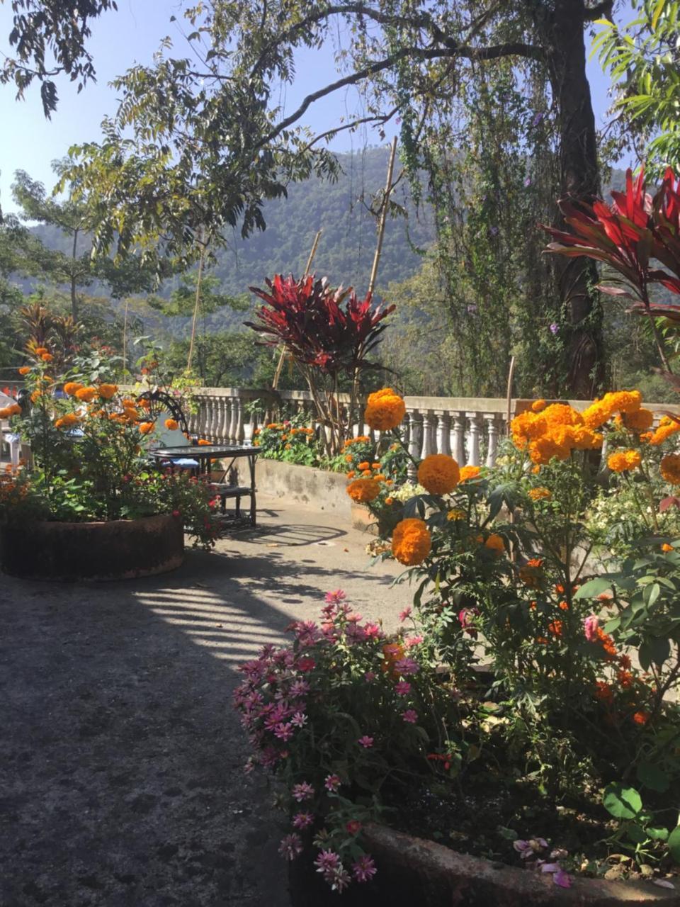 Sacred Valley Inn Pokhara Buitenkant foto